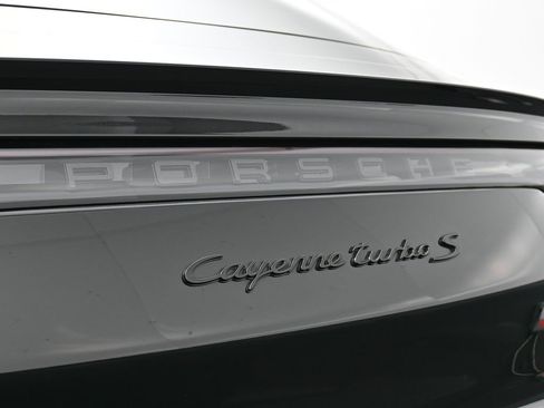 Used 2023 Porsche Cayenne Turbo S image 14
