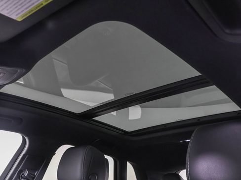 Used 2022 Audi Q3 2.0T Premium w/ Black Optic Sport Package image 11