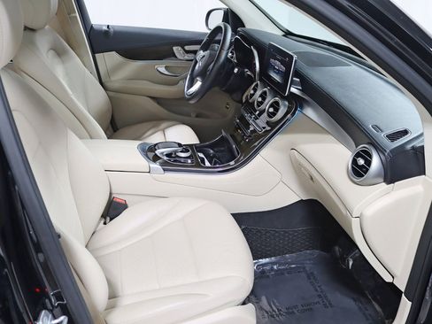 Used 2017 Mercedes-Benz GLC 300 4MATIC w/ Premium 2 Package image 32