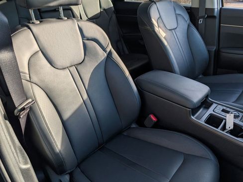 Used 2025 Kia Sorento S w/ Panoramic Sunroof Package image 24