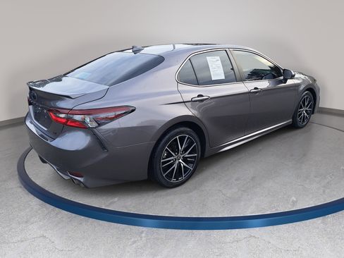Used 2022 Toyota Camry SE FWD image 5