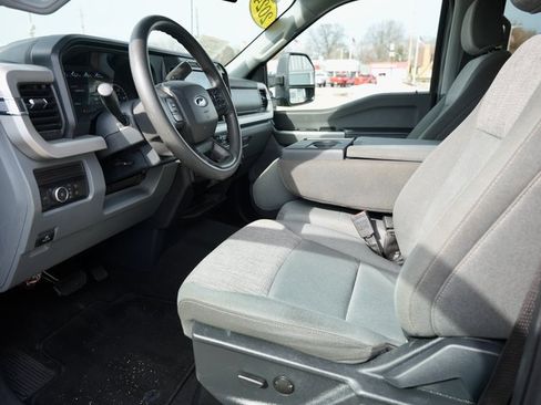 Used 2024 Ford F250 XLT image 12