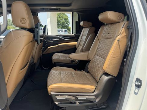 Used 2021 Cadillac Escalade ESV Sport RWD image 12
