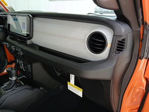 New 2025 Jeep Gladiator Sport image 30