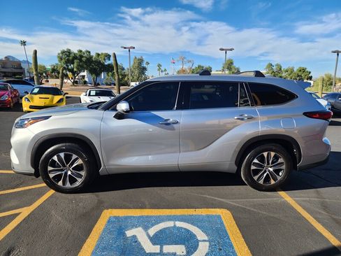 Used 2022 Toyota Highlander XLE image 6