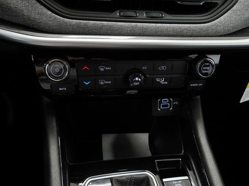 New 2026 Jeep Compass Latitude image 23