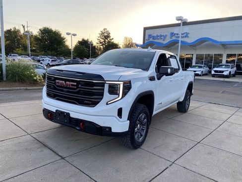 Used 2025 GMC Sierra 1500 AT4 AWD/4WD image 4