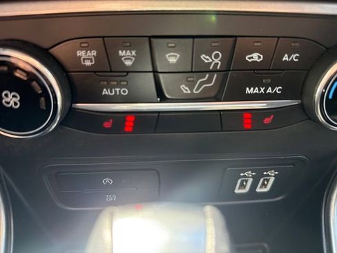 Used 2018 Ford EcoSport SE w/ SE Convenience Package image 28