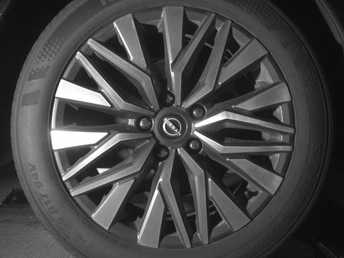 Used 2025 Nissan Altima 2.5 SV FWD image 15