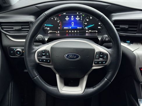 Used 2022 Ford Explorer XLT w/ Equipment Group 202A image 29