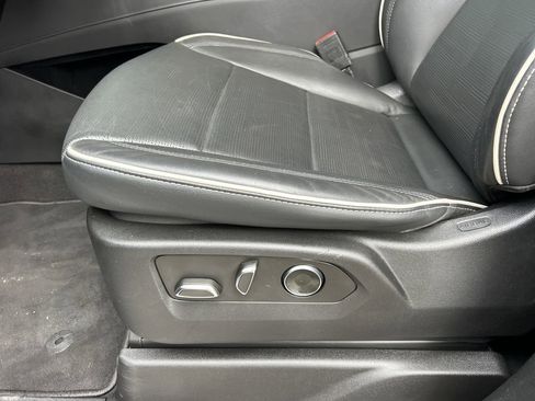 Certified 2024 Cadillac Escalade Premium Luxury image 21