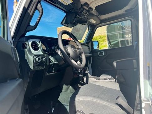 New 2026 Jeep Gladiator Sport image 2