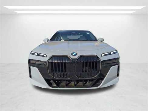 New 2026 BMW 760i xDrive w/ Premium Package image 9