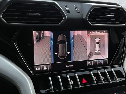 Used 2021 Lamborghini Urus image 40