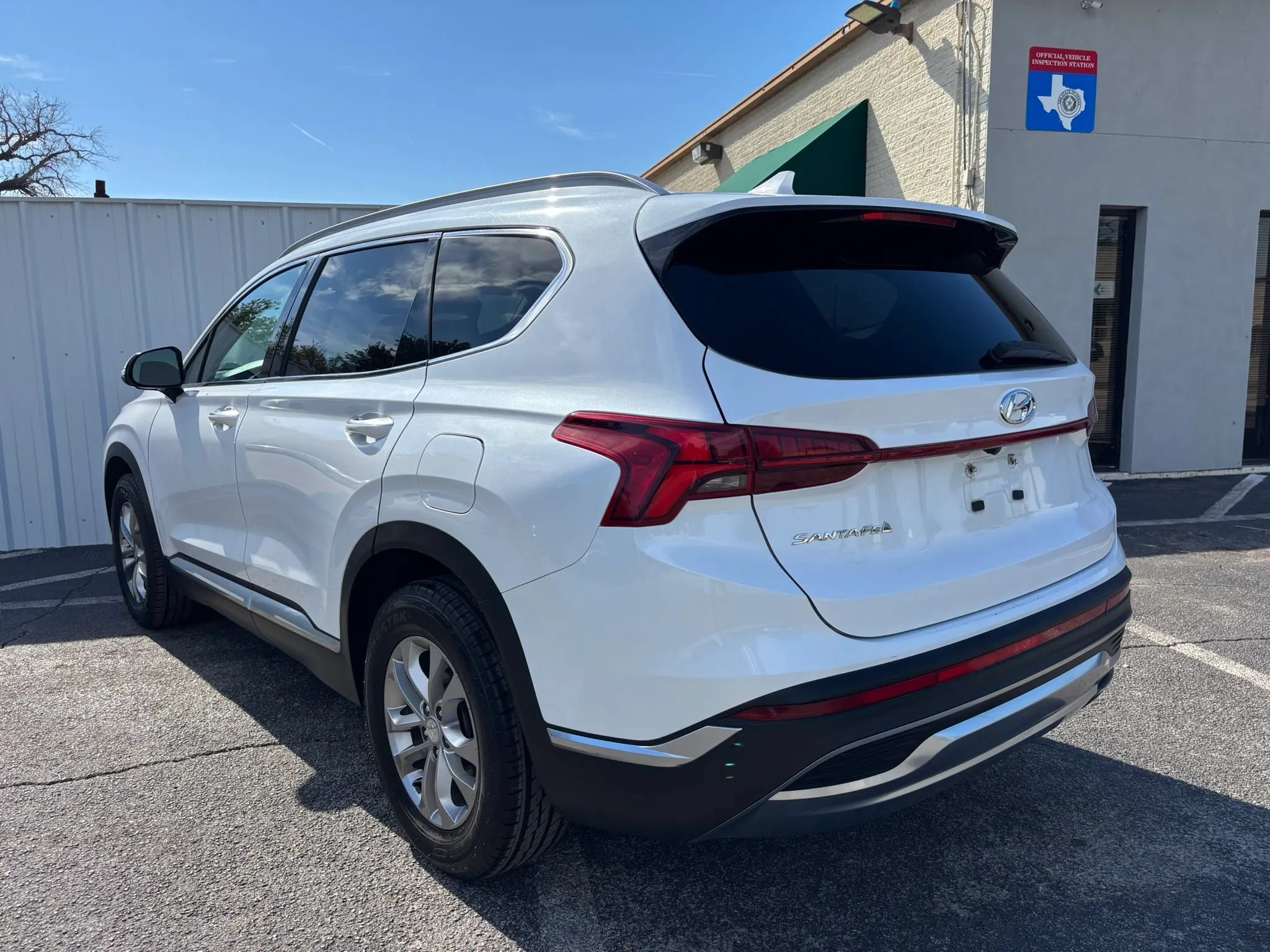Used 2021 Hyundai Santa Fe SEL w/ Convenience Package FWD image 4