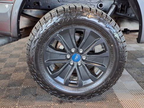 Used 2019 Ford F150 Lariat w/ Equipment Group 502A Luxury AWD/4WD image 8