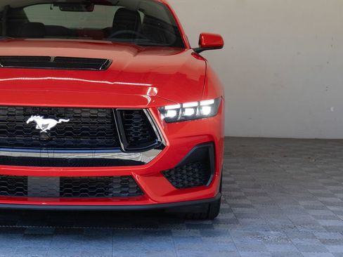 Used 2025 Ford Mustang GT RWD image 5