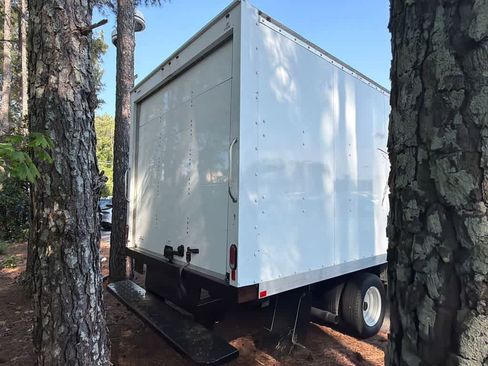 Used 2023 Ford E-450 and Econoline 450 Super Duty w/ Power Windows & Locks Group image 6