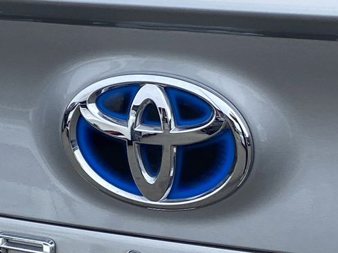 Certified 2022 Toyota Camry SE image 4