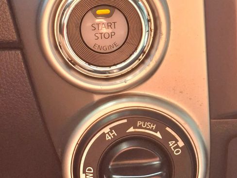 Used 2017 Nissan Titan SL w/ SL Towing Convenience Package AWD/4WD image 18