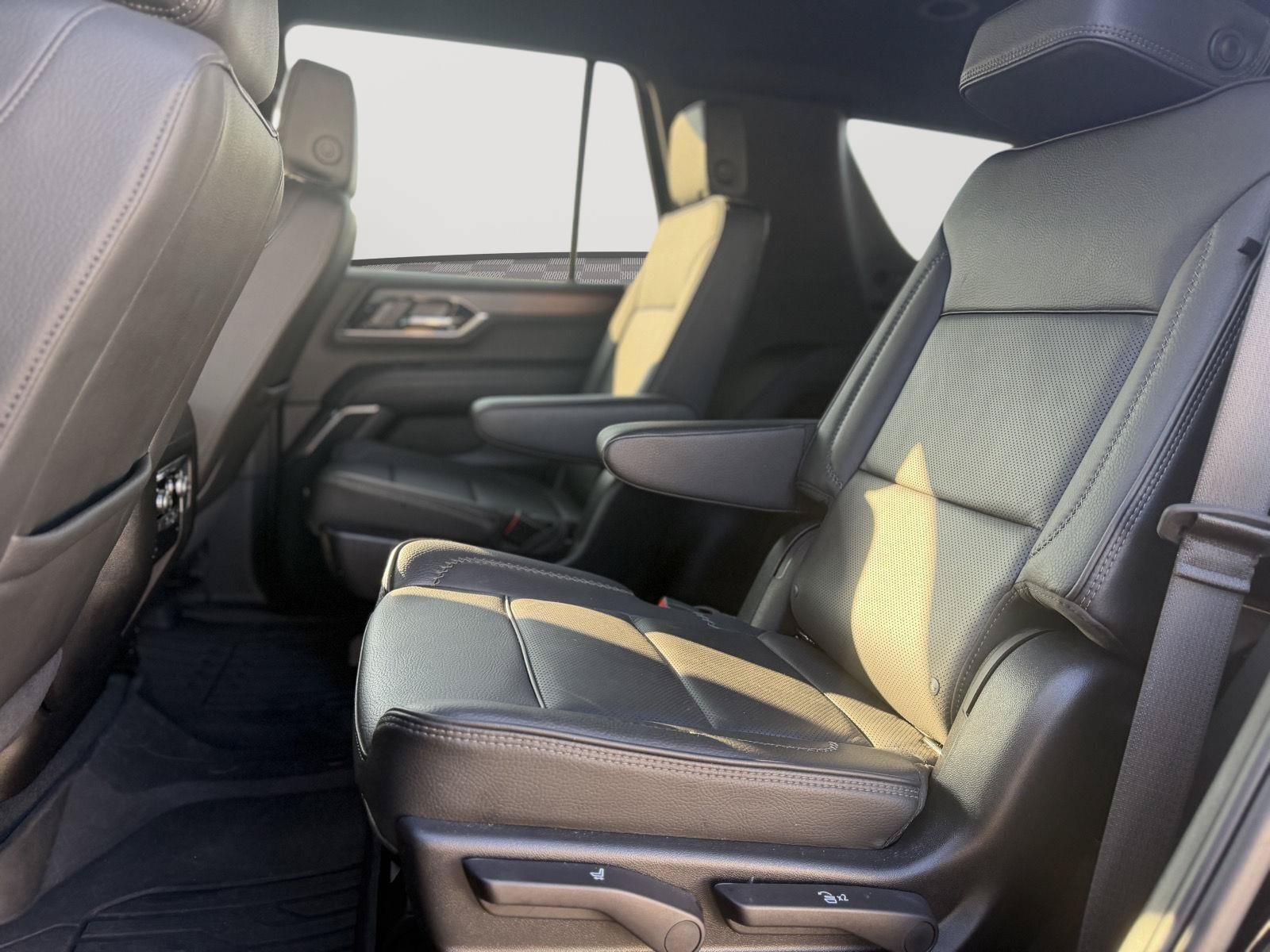 Used 2026 GMC Yukon Denali w/ LPO, Floor Liner Package AWD/4WD image 23