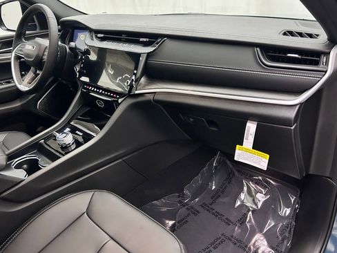 New 2026 Jeep Grand Cherokee Limited AWD/4WD image 18
