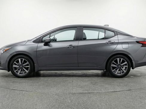 Used 2025 Nissan Versa SV image 5