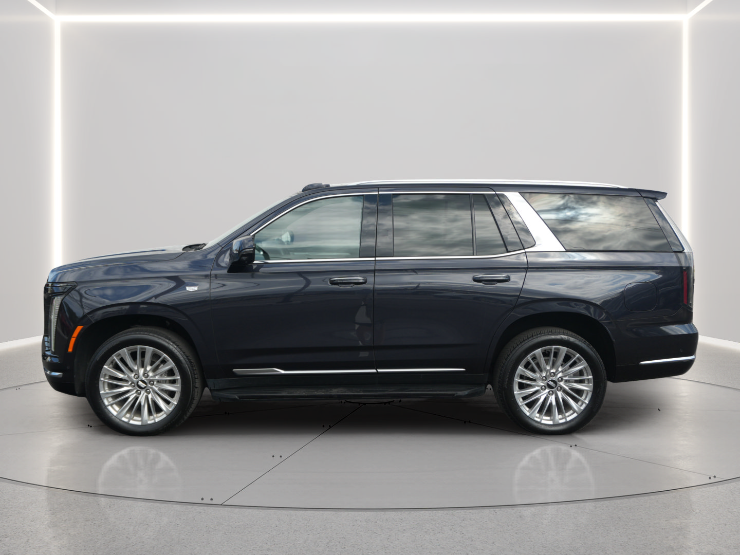 Used 2025 Cadillac Escalade Premium Luxury AWD/4WD image 2