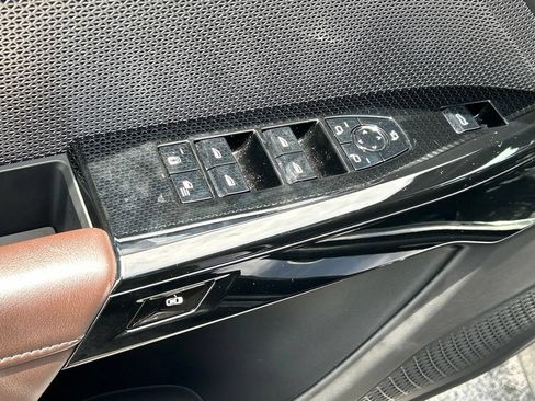 Used 2025 BMW 740i RWD image 18