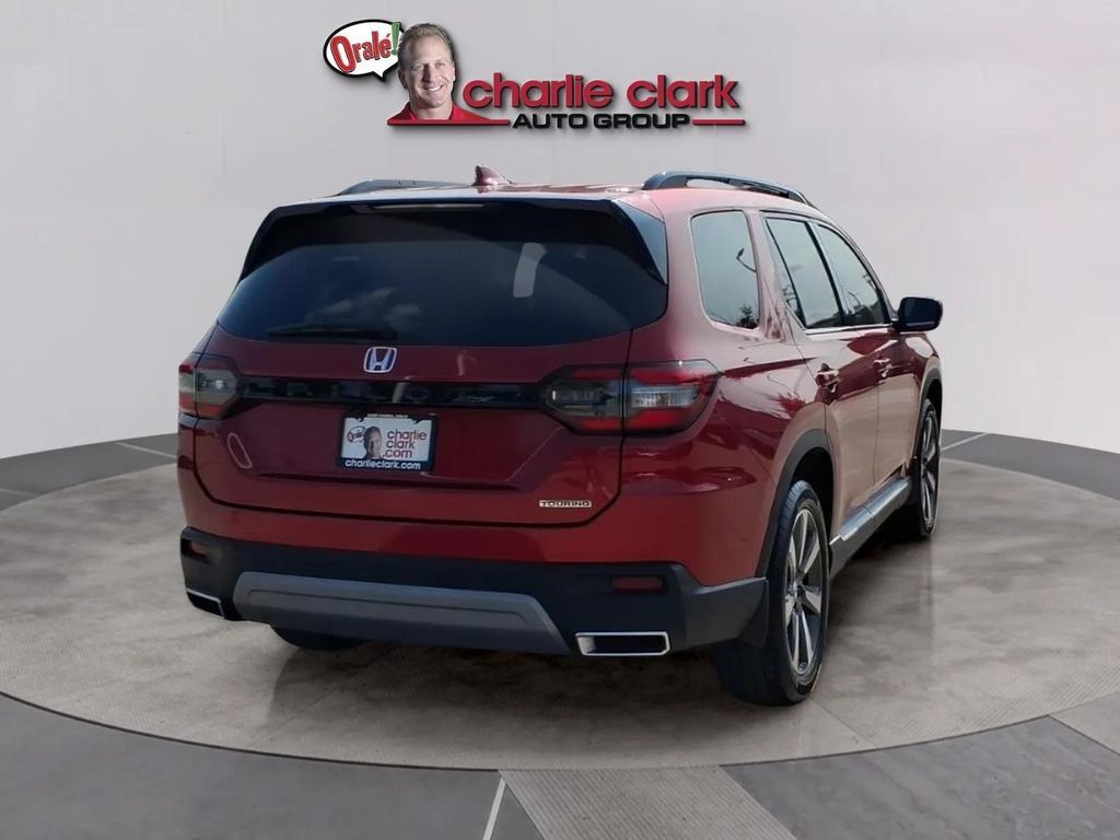 Used 2025 Honda Pilot Touring image 5