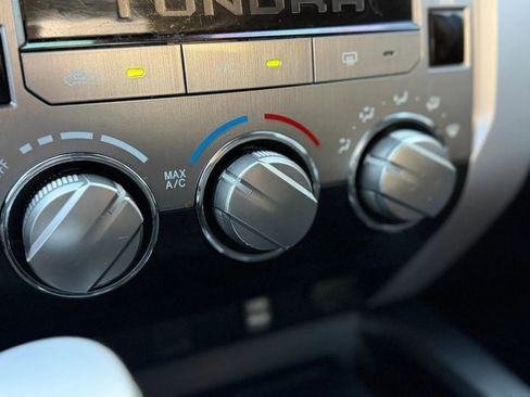 Used 2018 Toyota Tundra SR5 w/ SR5 Upgrade Package image 27