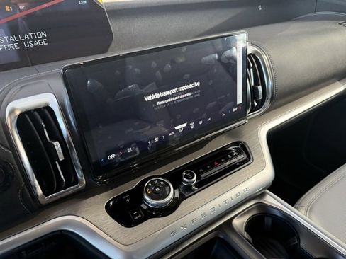 New 2025 Ford Expedition Platinum image 14