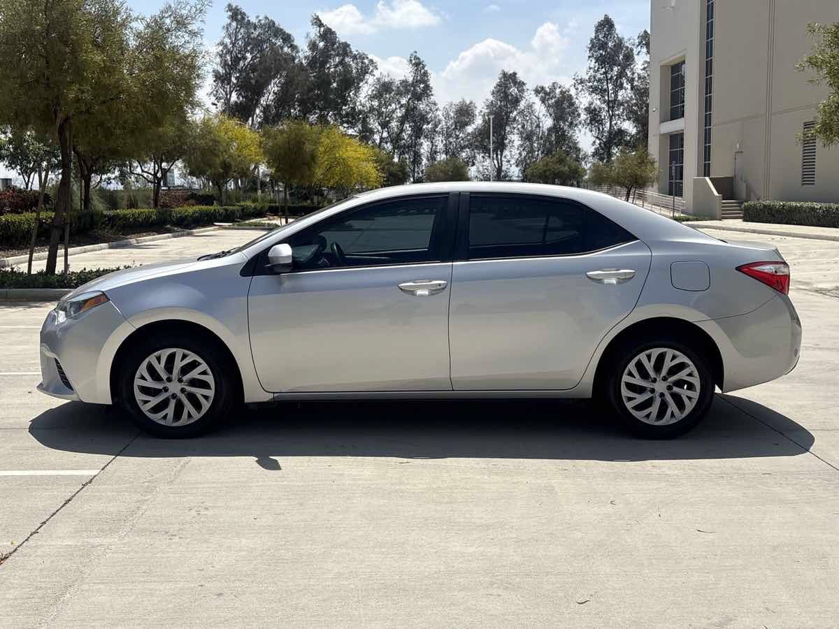 Used 2015 Toyota Corolla LE FWD image 6
