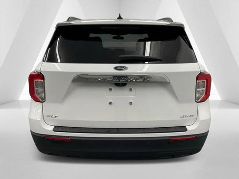 Used 2022 Ford Explorer XLT AWD/4WD image 6