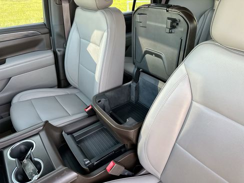 Used 2021 GMC Yukon SLT w/ SLT Luxury Package RWD image 22