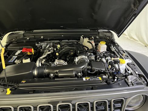 Used 2024 Jeep Gladiator Rubicon w/ Safety Group AWD/4WD image 15