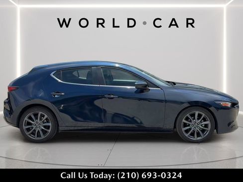 Used 2019 MAZDA MAZDA3 Hatchback FWD image 2