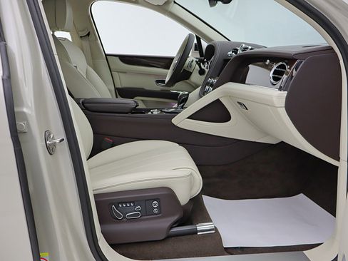 Used 2024 Bentley Bentayga Hybrid V6/LEASE OPTIONS AVAILA image 38