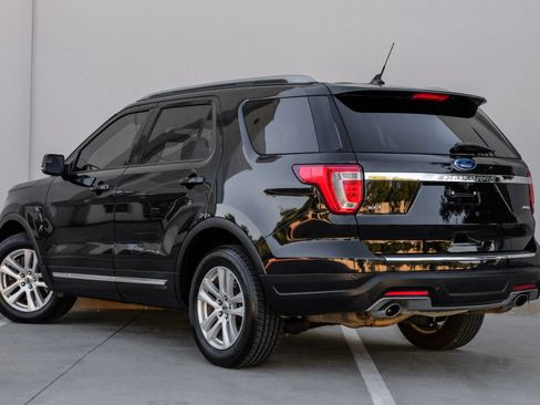 Used 2018 Ford Explorer XLT w/ Equipment Group 202A AWD/4WD image 10