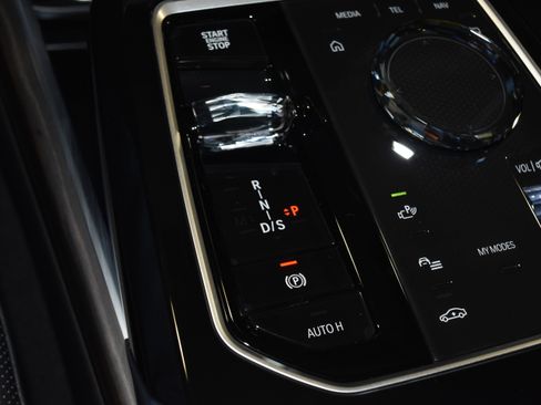 New 2026 BMW 740i xDrive image 11