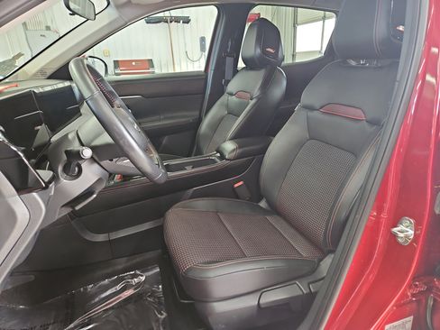 Used 2025 Nissan Kicks SR w/ SR Premium Package FWD image 8