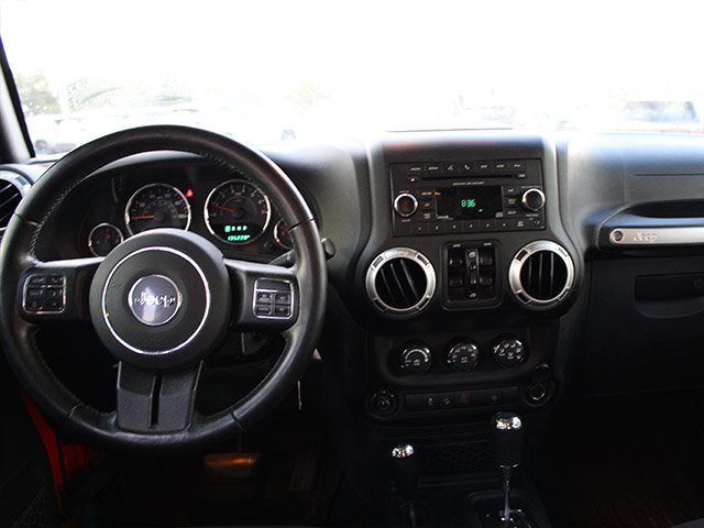 Used 2017 Jeep Wrangler Unlimited Sahara w/ Connectivity Group AWD/4WD image 10