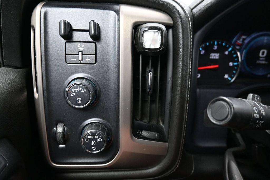 Used 2018 GMC Sierra 1500 Denali AWD/4WD image 16