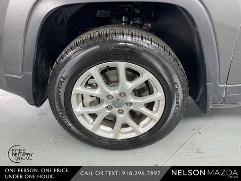 Used 2017 Jeep Cherokee Latitude w/ Safety/Convenience Group image 11