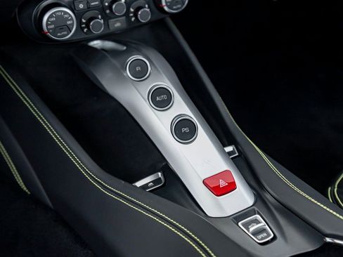 Used 2018 Ferrari California T image 20