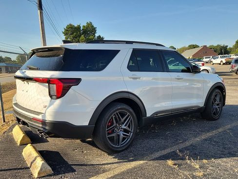 Used 2025 Ford Explorer ST AWD/4WD image 4