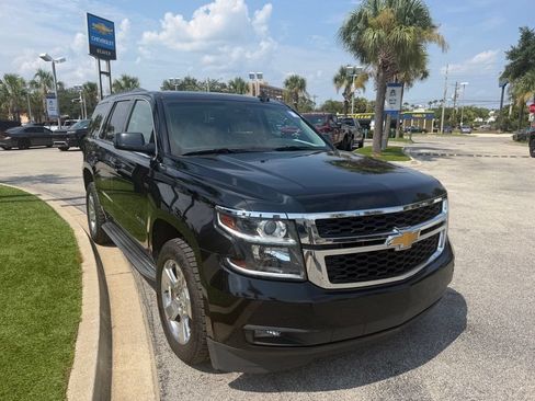Used 2018 Chevrolet Tahoe LT w/ Luxury Package RWD image 2