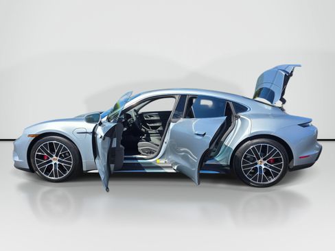 Used 2025 Porsche Taycan 4S AWD/4WD image 9