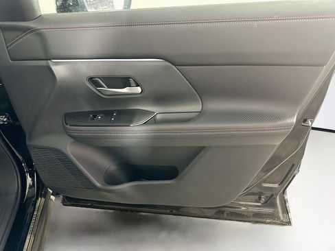 Used 2026 Nissan Kicks SR w/ Cold Weather Package FWD image 31