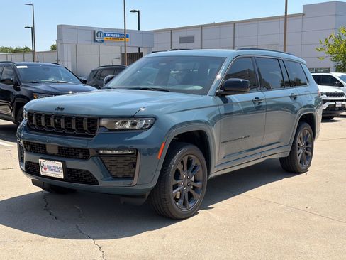 New 2026 Jeep Grand Cherokee L Limited AWD/4WD image 1